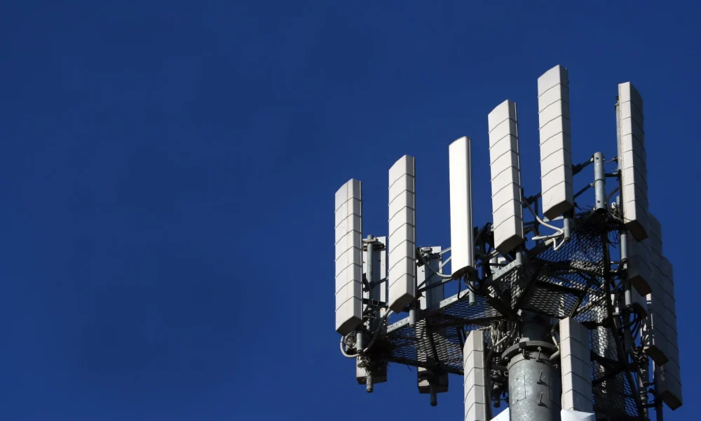 Can Canada's Telecom Sector Reconnect With Investors?