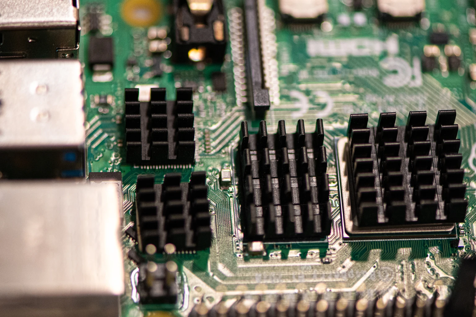 Applied Materials: You're Late To The AI Party (NASDAQ:AMAT)