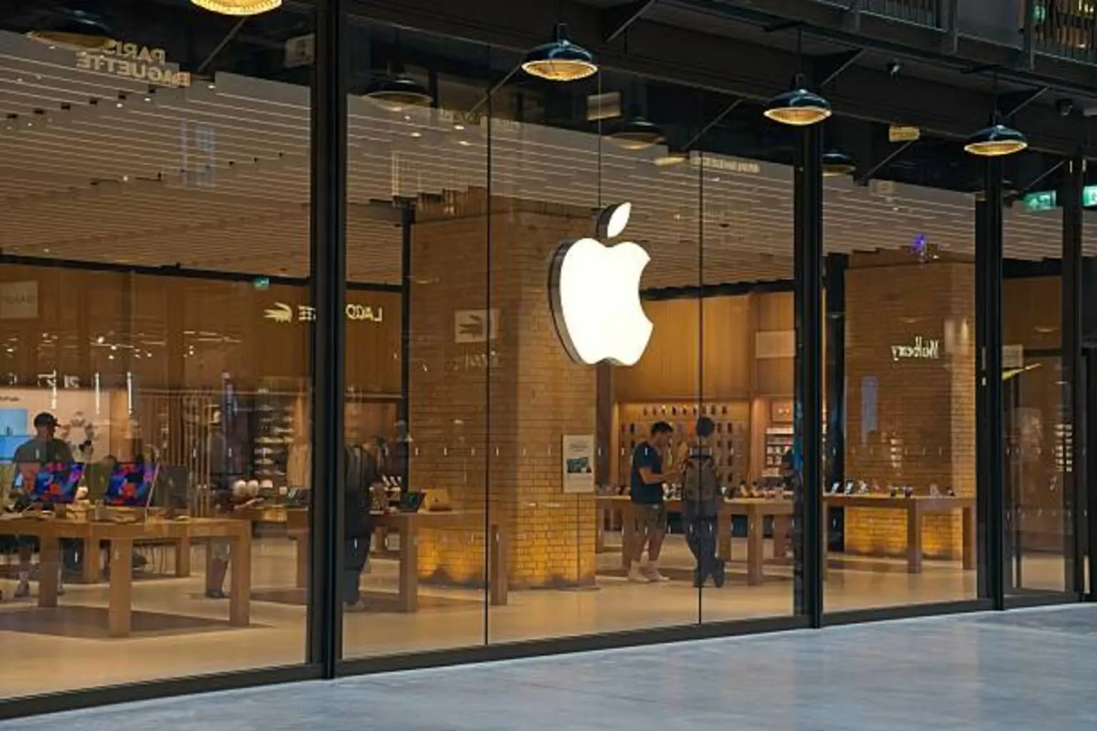Apple Stock: Q3 Is About Cameras, Not AI - Here's Why That's A Good Thing (NASDAQ:AAPL)