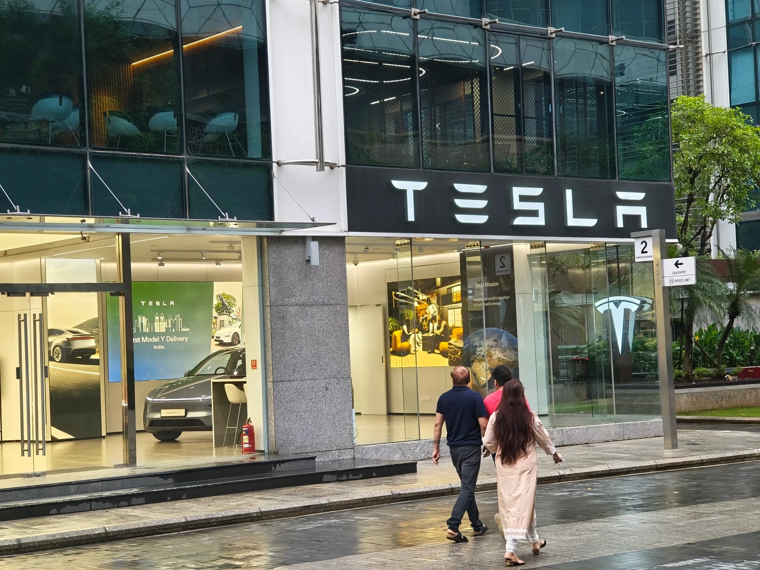 Tesla: Why The Share Price Slump Sends A Clear Message (NASDAQ:TSLA)