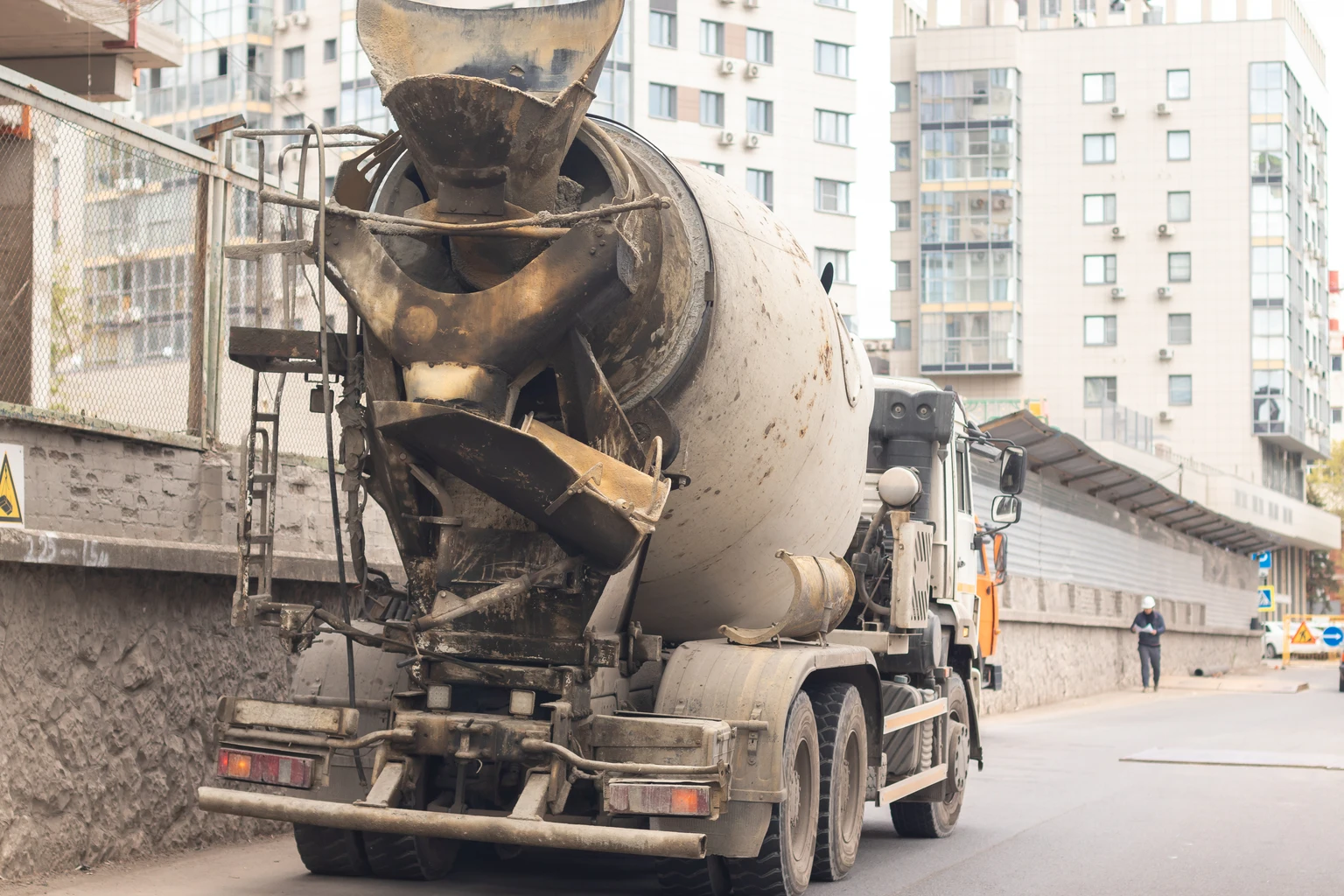 Amrize: Strong Materials Momentum Can Offset Roofing Weakness (NYSE:AMRZ)