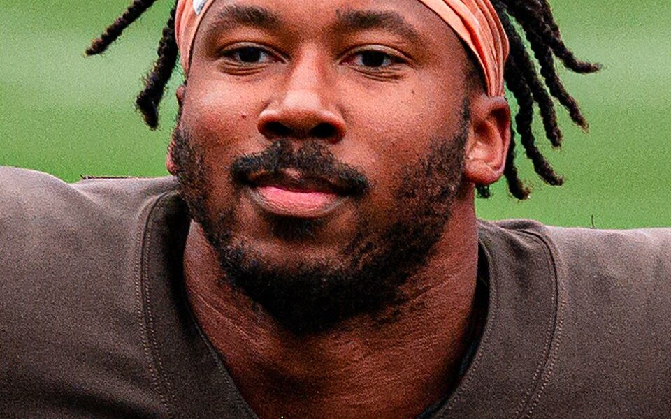 Myles Garrett Thanks Girlfriend Chloe Kim After She Presents Him