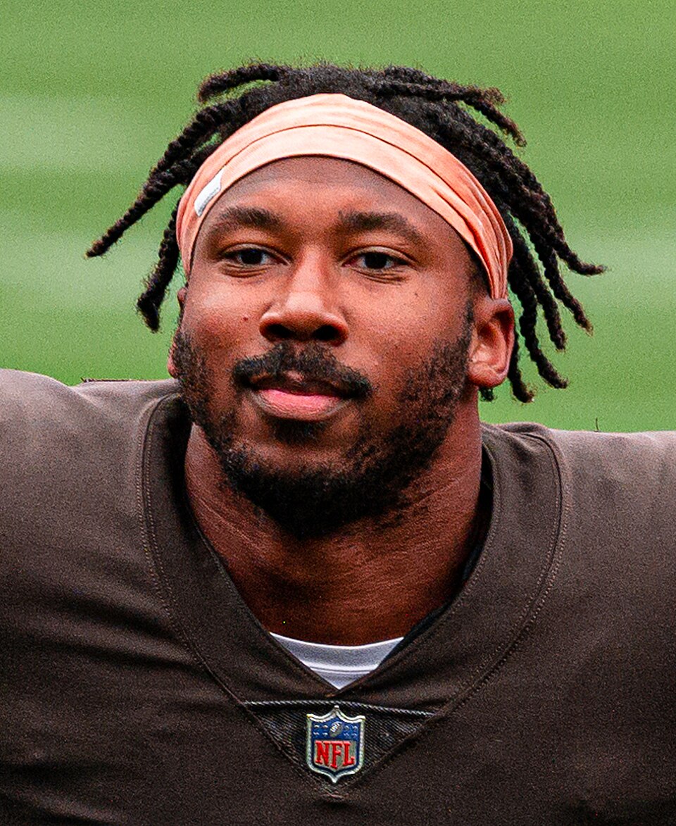 Myles Garrett Thanks Girlfriend Chloe Kim After She Presents Him