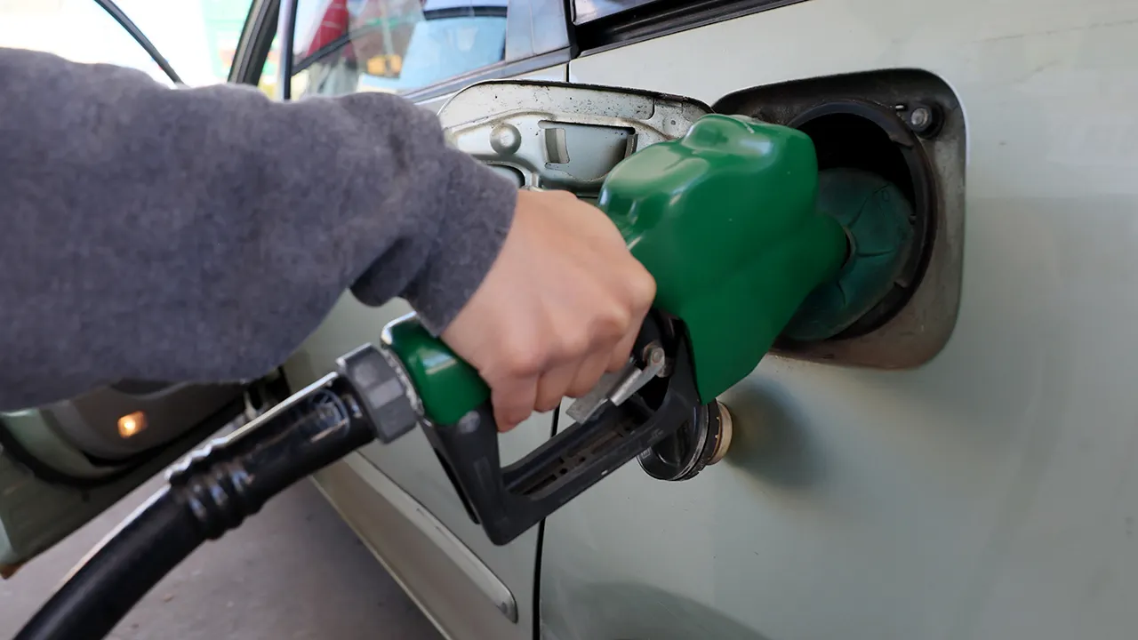 The AAA national average for regular gas passes $4 again amid Iran war