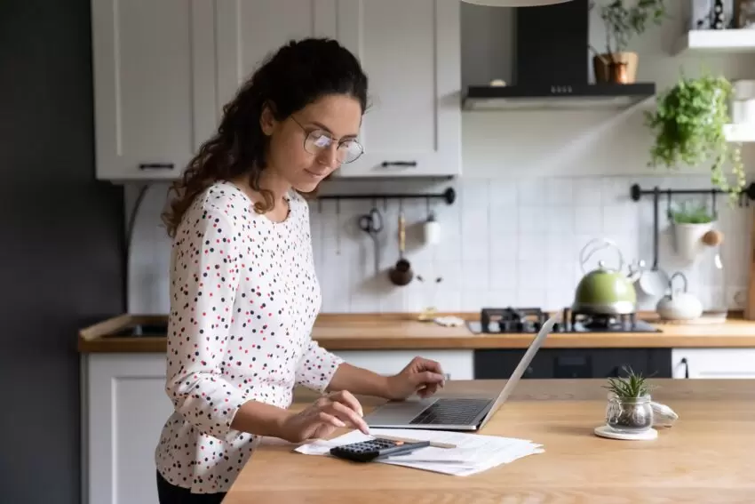 Mortgage rates hit one-month high as oil tops $100