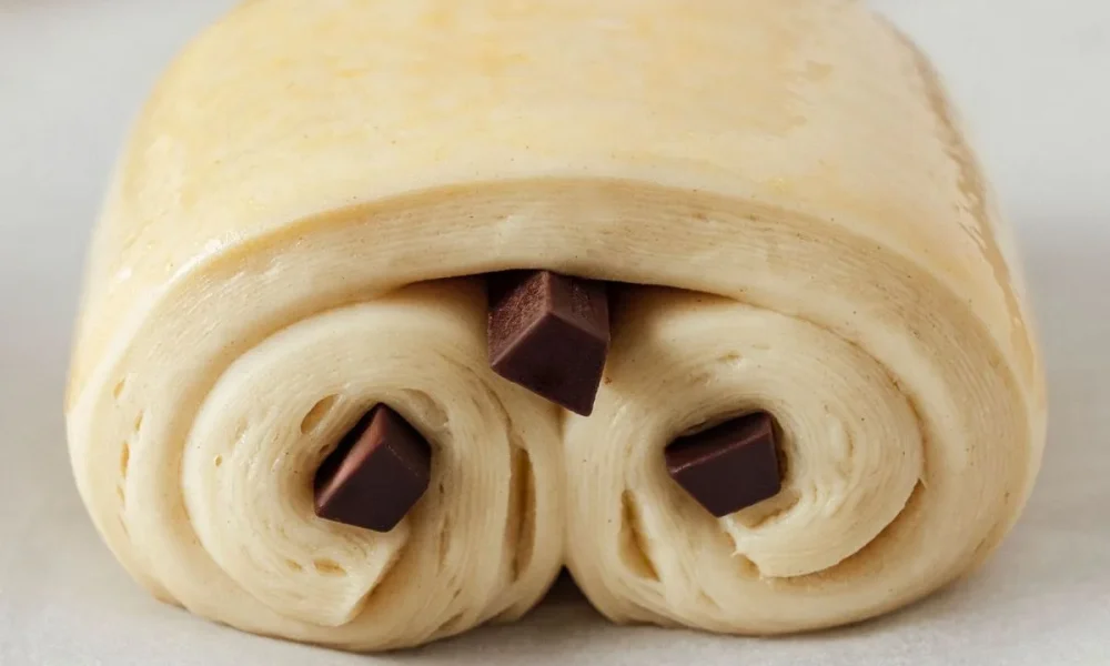 Chocolate batons designed for laminated pastry items