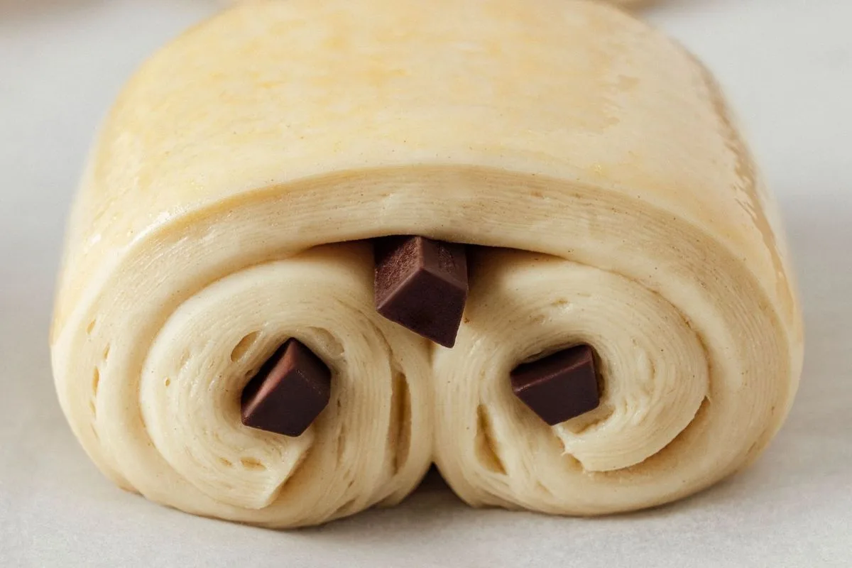 Chocolate batons designed for laminated pastry items