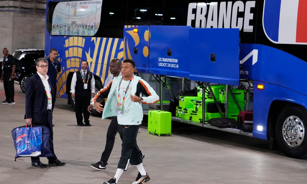 French soccer team arrives in Dallas on an ICE deportation jet