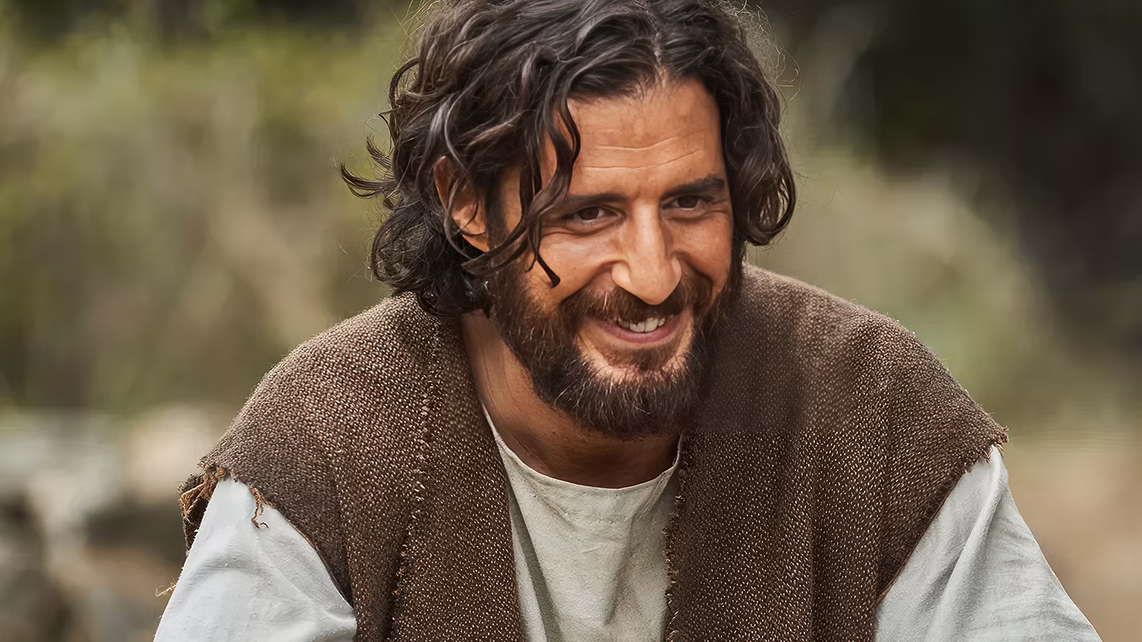 Jesus smiles in a field in The Chosen.