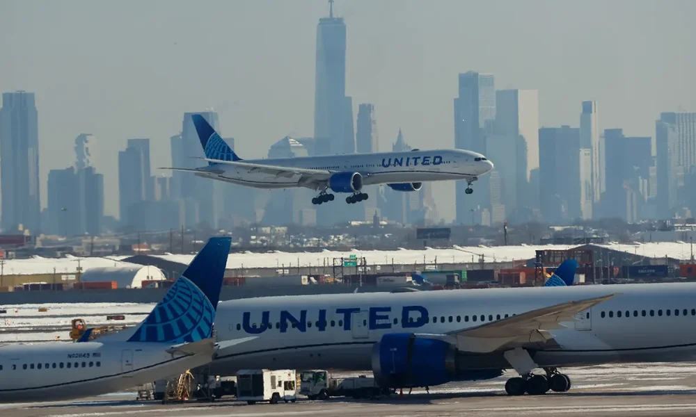 United CEO reportedly floated merger with Delta Air Lines