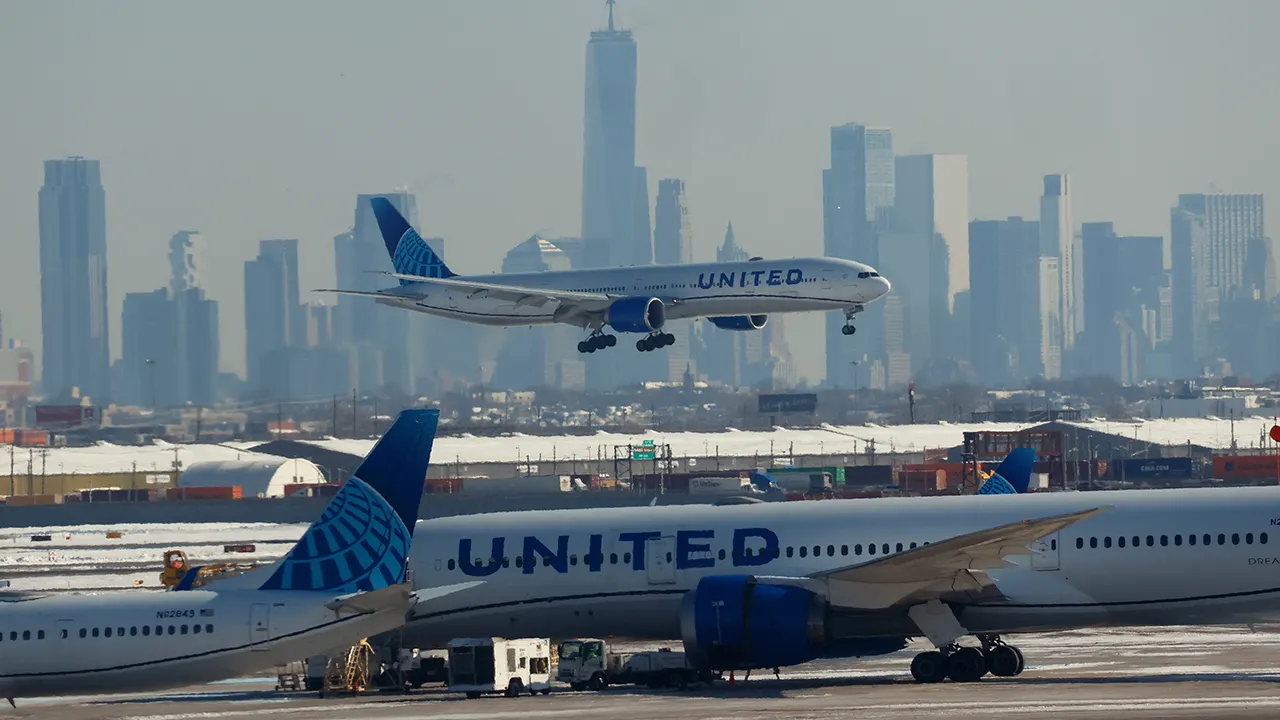 United CEO reportedly floated merger with Delta Air Lines