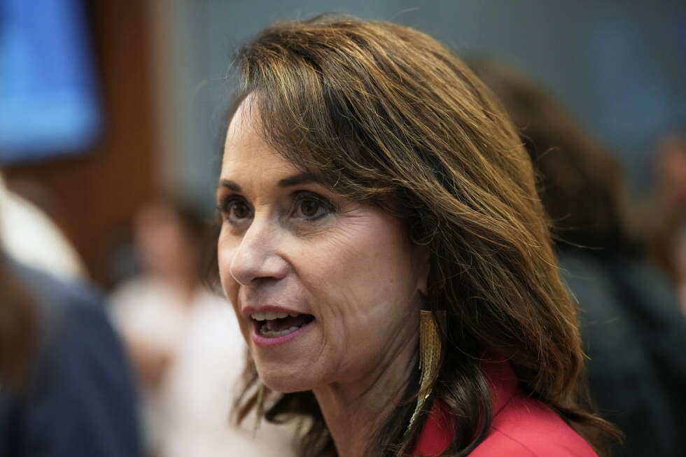 Top Louisiana court halts criminal case against state attorney general