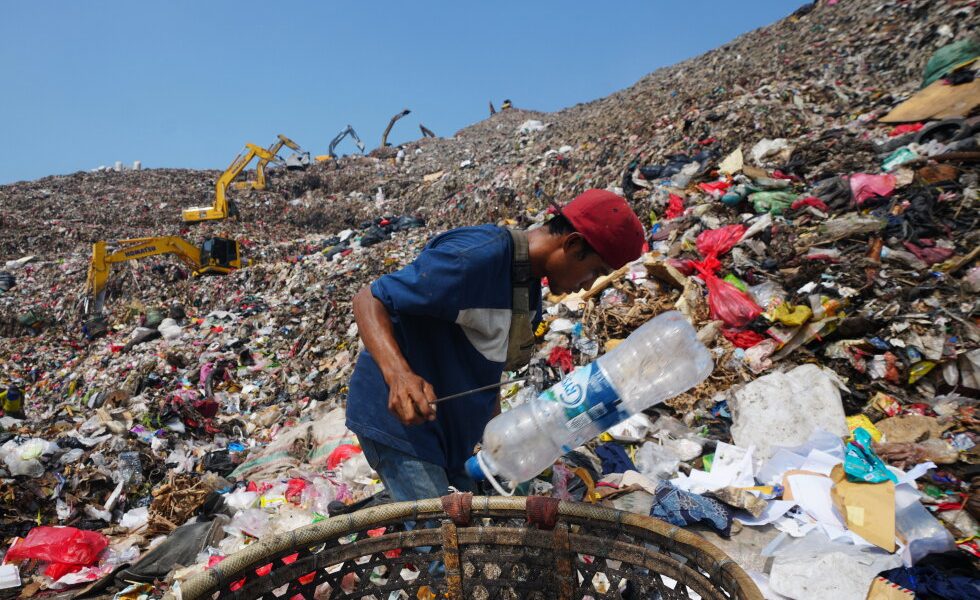 Indonesia plan to cut landfill methane alters trash picker livelihoods