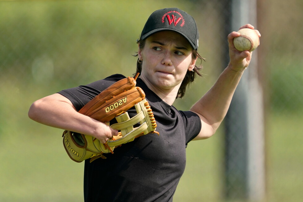 Born without a right hand, Apgar set to play in the Women’s Professional Baseball League