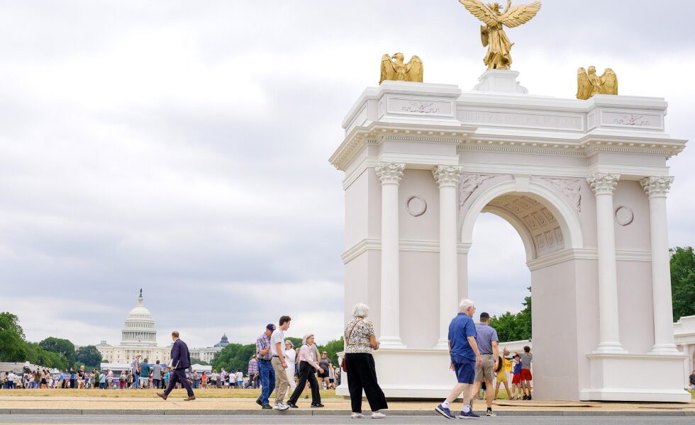 Trump's plan for a triumphal arch gets another review