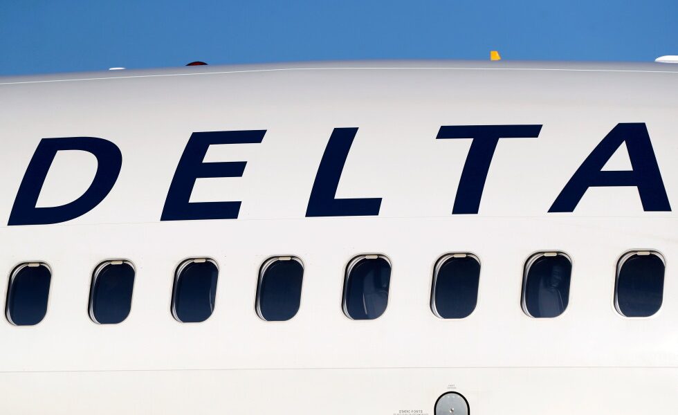 Delta flight reportedly hit by a July Fourth firework above Chicago