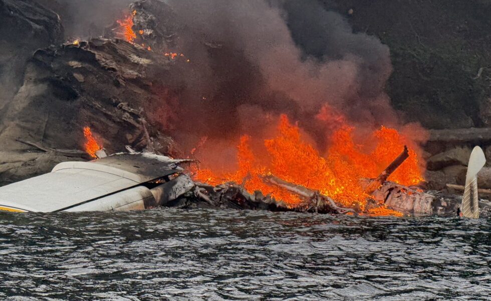 Seaplane crashes into island north of Seattle, all 11 people rescued