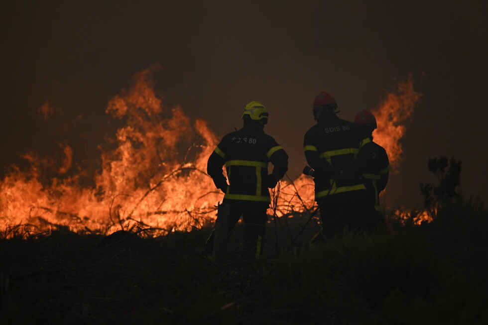 Wildfire forces 55,000 more people to evacuate in southwest France