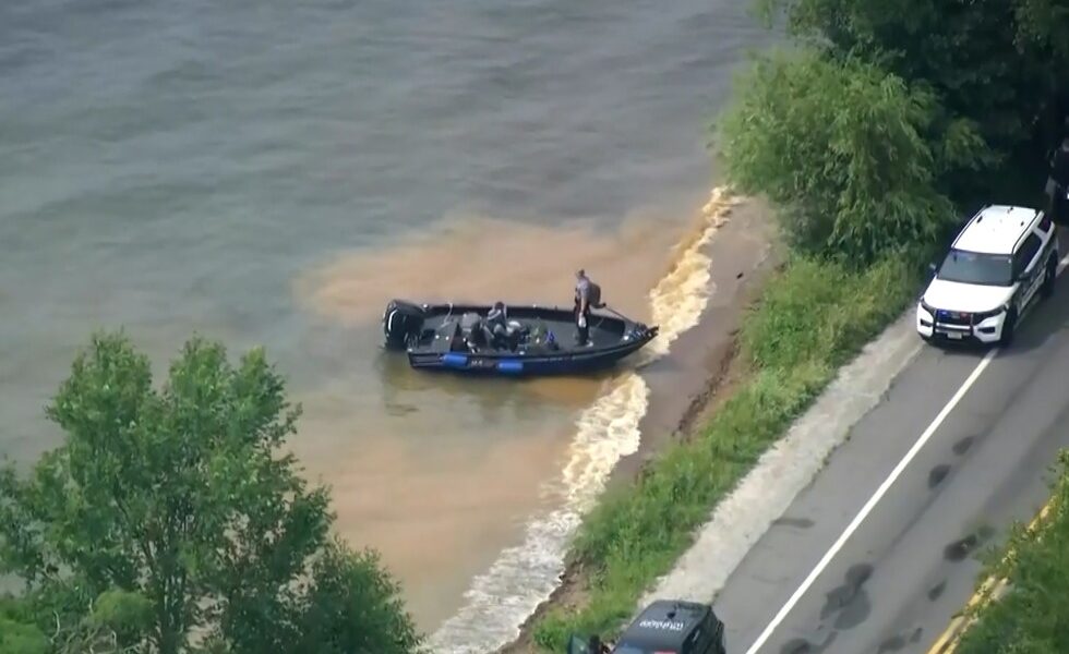 3 dead and 7 rescued after boat capsizes in storm on Wisconsin's Lake Geneva