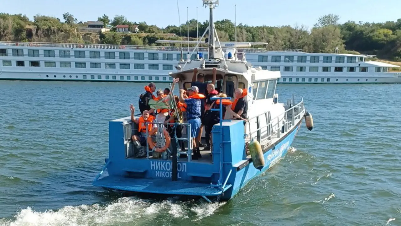 Nearly 200 cruise passengers rescued after ship runs aground
