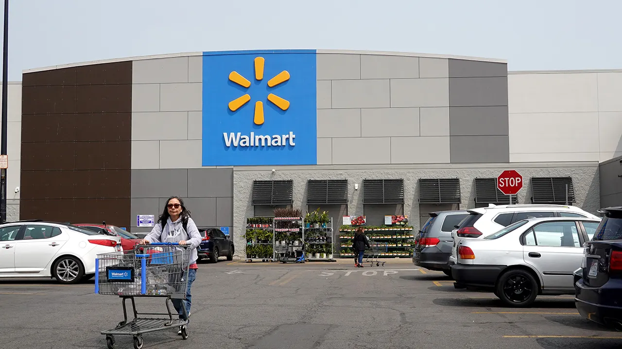 Walmart makes first nuclear power play to support Illinois expansion