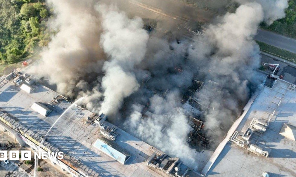 Smoke rises from a shopping centre in the central Ukrainian city of Kryvyi Rih after a Russian drone attack. Photo: 21 August 2026
