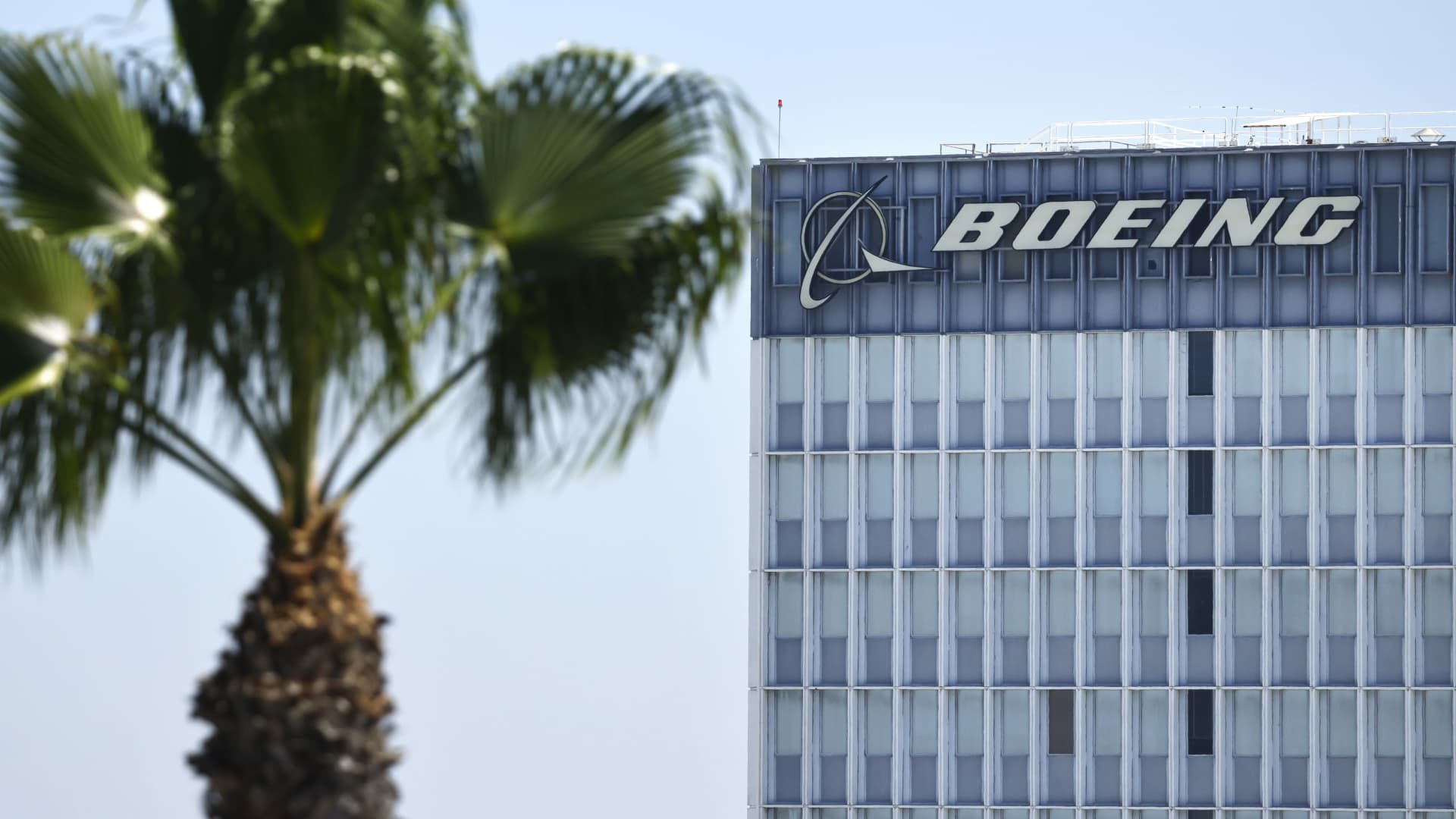 Boeing sells eVTOL subsidiaries, takes stake in Archer