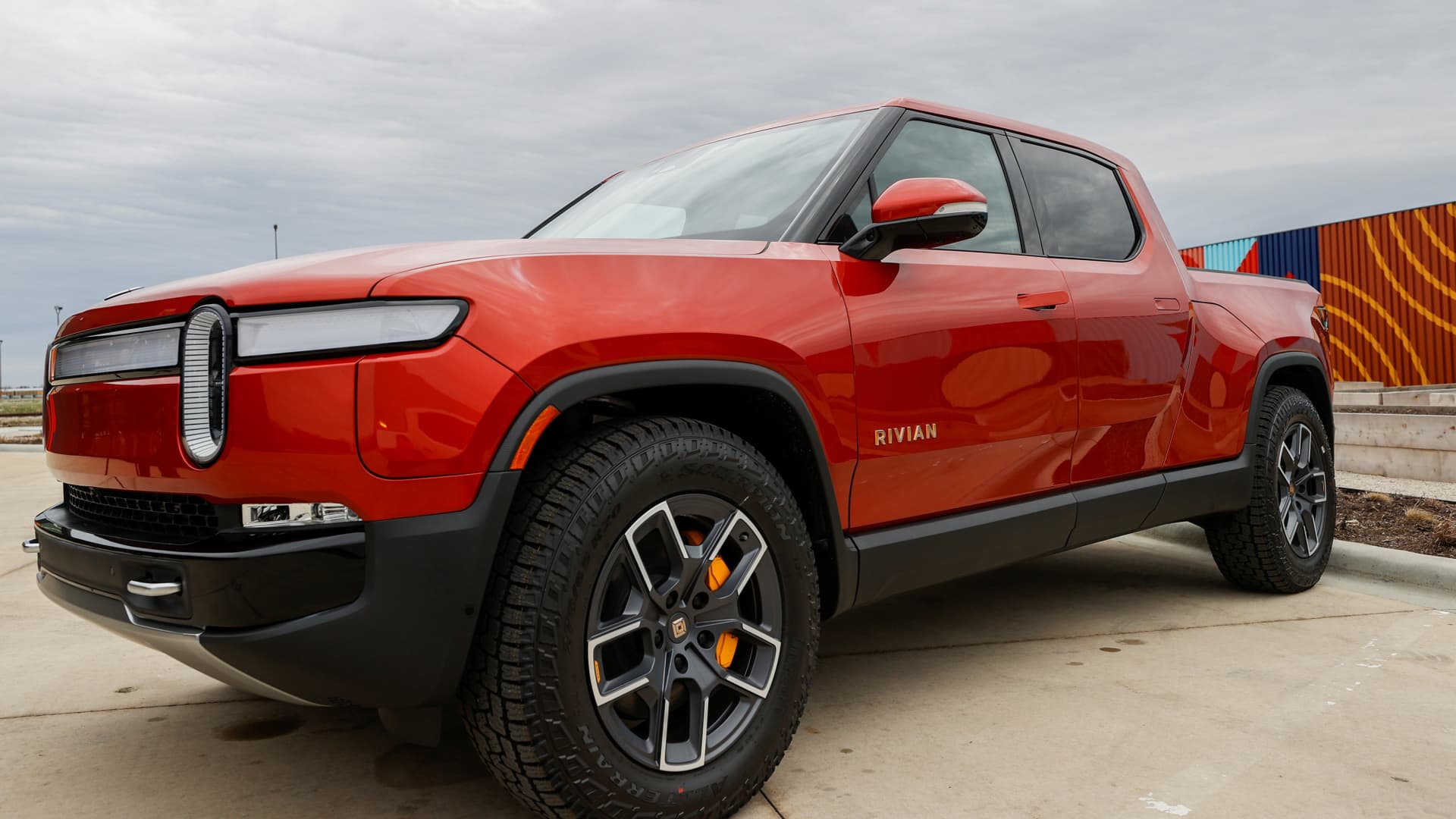 Here's how Tesla FSD, Rivian ‘hands-free’ driving systems compare