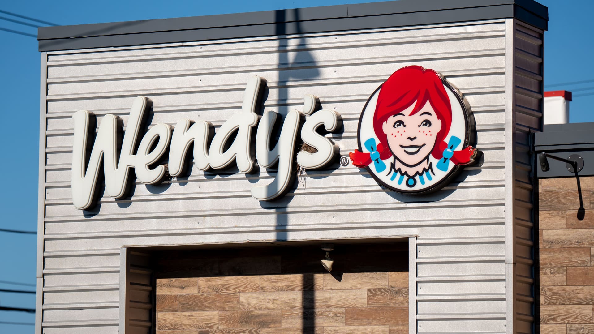 Wendy's stock jumps on Nelson Peltz takeover bid report