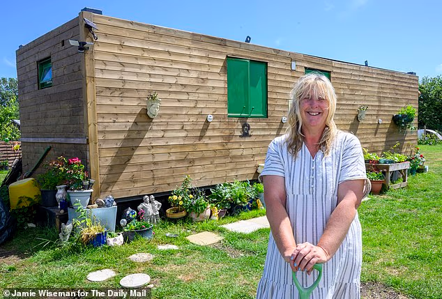 Tara Dexter bought a smallholding in Sidlesham, West Sussex, while mourning the death of her veteran partner, Gary
