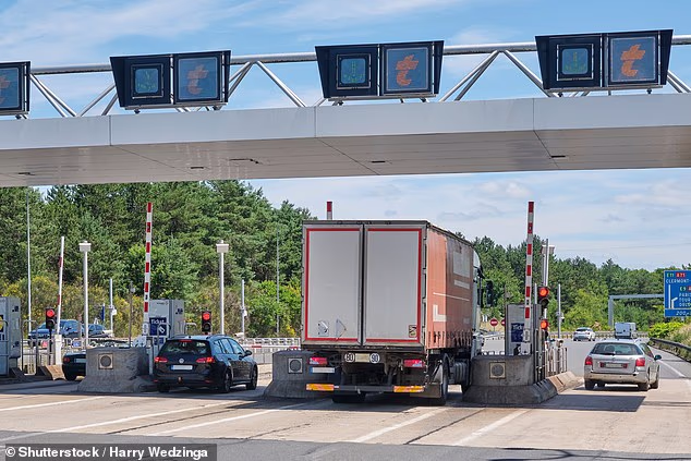 A family racked up around 3,000 euros in unpaid toll fares after simply lifting up the barriers for months (file photo)