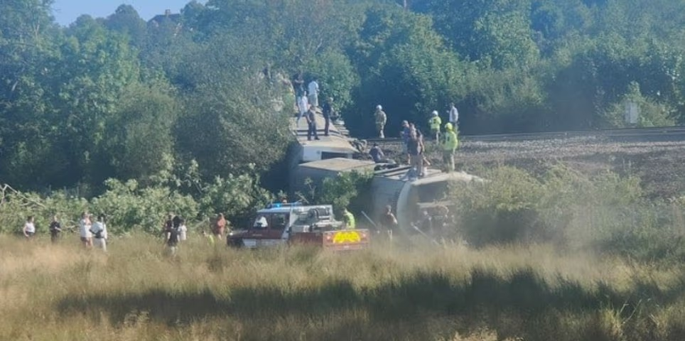 Train derailment updates: 'Passengers trapped' after carriages come off tracks in East Sussex with services cancelled and major delays expected