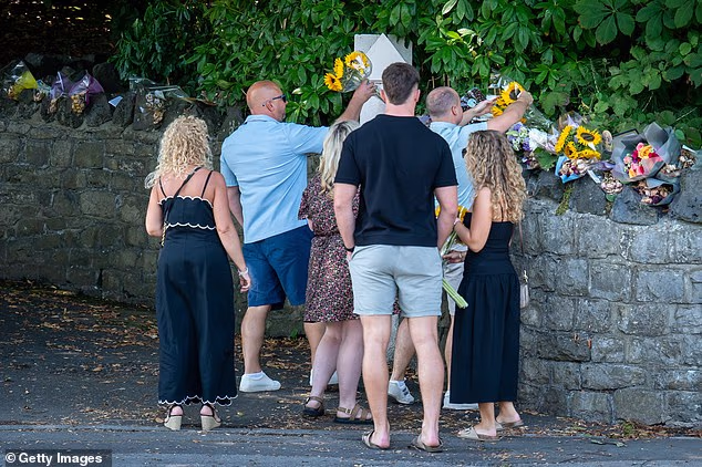 Fans of Bonnie Tyler gathered in the streets of Mumbles on Saturday and left floral tributes outside the singer's home