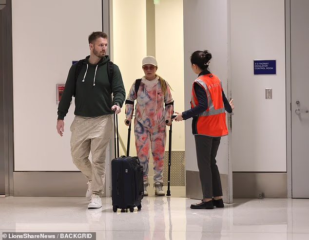 Hayden Panettiere previously relied on crutches for help walking as she struggled with a painful back injury. Above, hobbling at LAX with ex-boyfriend Brian Hickerson in March