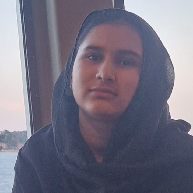 Mukarma is said to be 5ft 3inch, with a slim build and long, black, wavy hair which is often in braids. She may be wearing a Hijab and has a dimple on one side of her face
