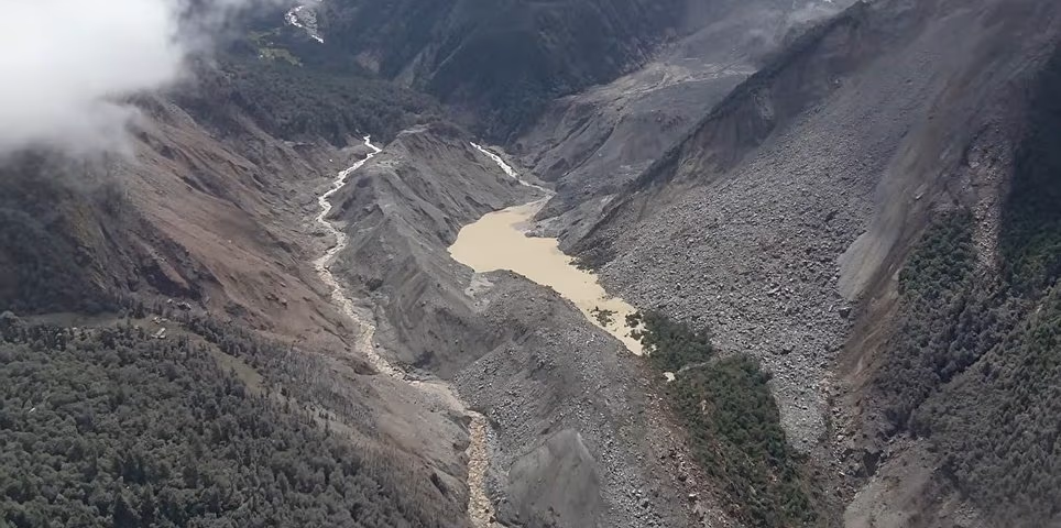 Nepal flood LIVE: Fears of second tsunami as lake breaks its banks and locals run for high ground as rescue efforts are halted
