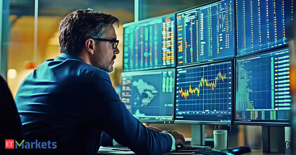 Closing auction keeps traders on edge as divergence persists