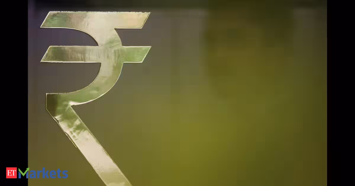 Rupee falls to a 3-week low of 95.71, raising financial concerns