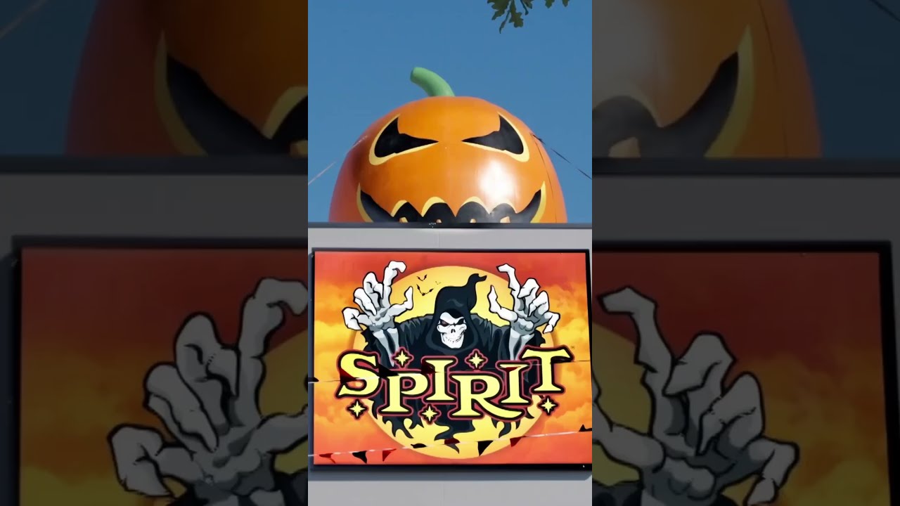 How Spirit Halloween Makes BILLIONS  #foryou #halloween #money #business #viral #shorts