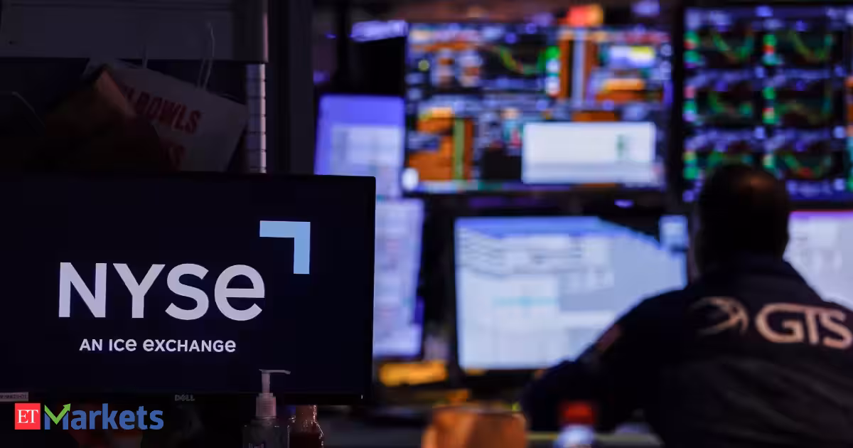 US stocks today: US stocks close lower as oil prices jump, indexes notch monthly gains