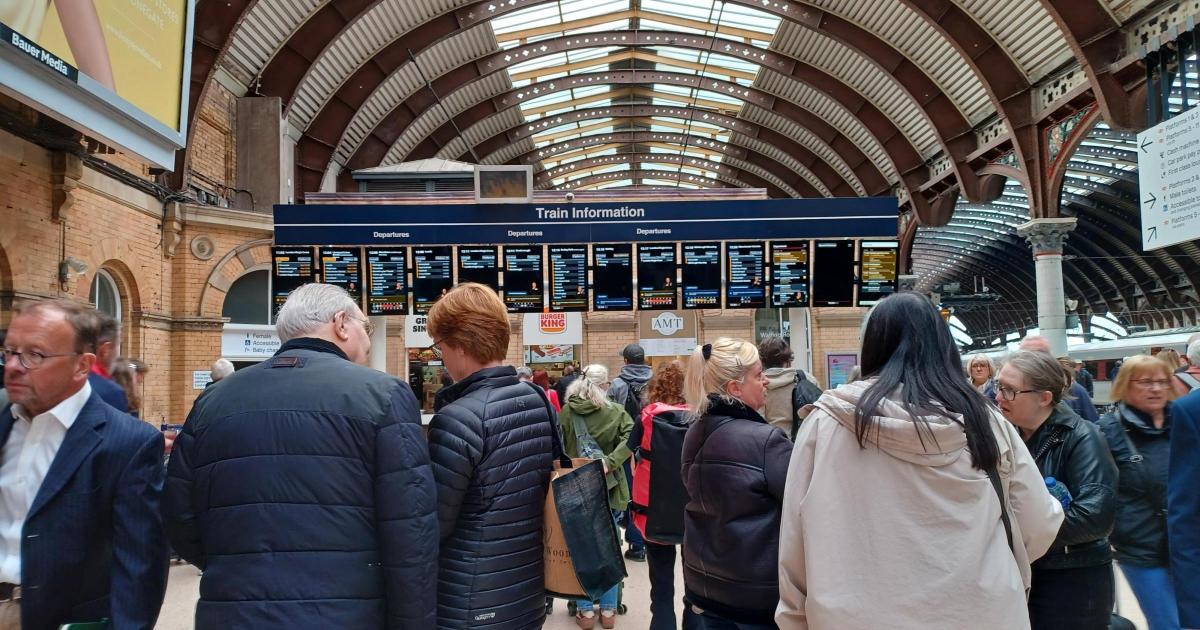 Major disruption to trains to London bank holiday weekend