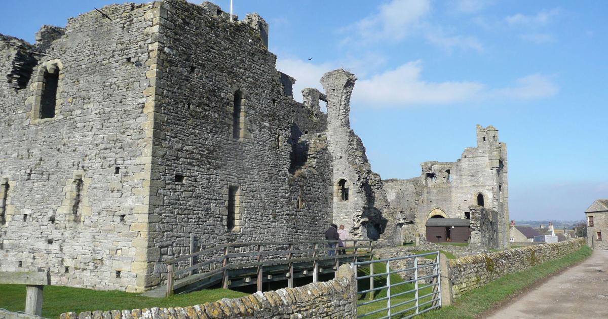 A great 12-mile walk from Masham to Middleham in the Dales