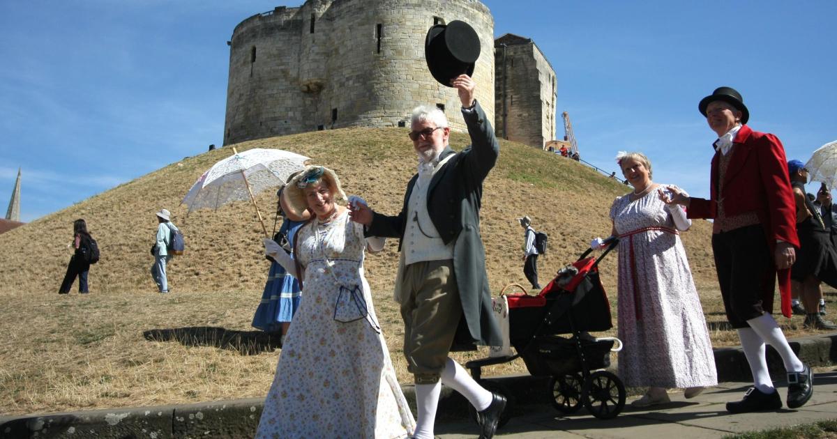 Dozens of Georgians parade through York as festival returns