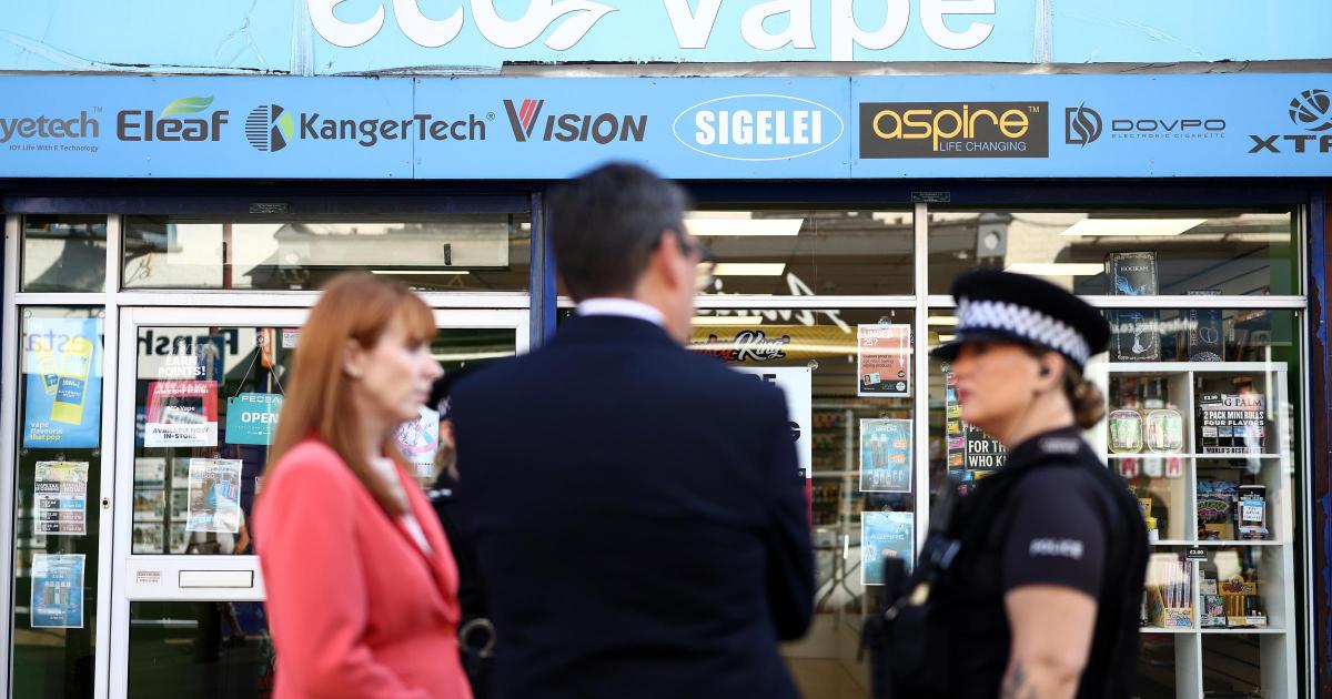 HMRC urges shoppers to report vape shops, barbers and 'dodgy shops'