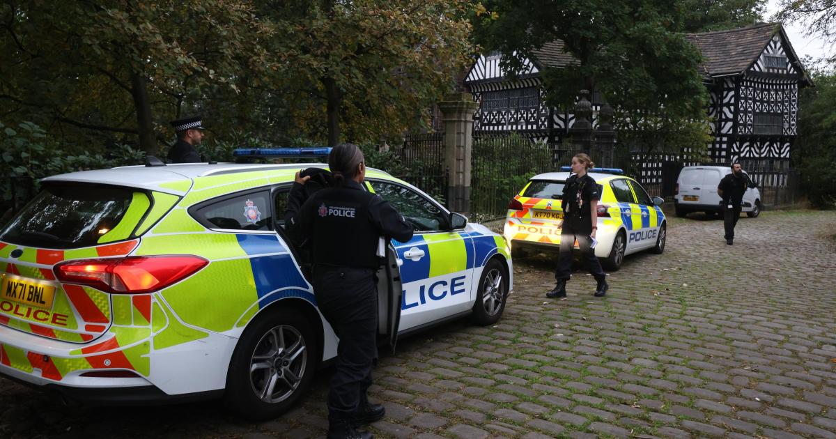 Police called to suspected break-in at Hall i' th' Wood