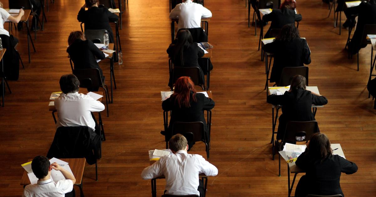 Echo Comment on the growing exams performance gap between regions