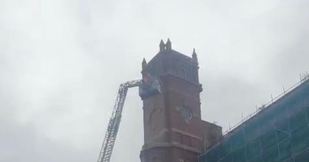 Man climbs Swan Lane Mills scaffolding as fire crews attend