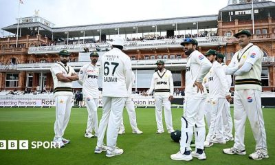 Pakistan wait to take the field at Lord's