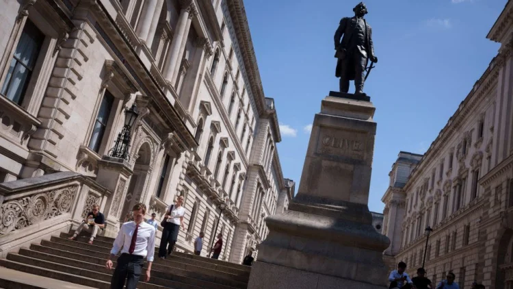 We need to be frank about the breakdown of trust between ministers and civil servants