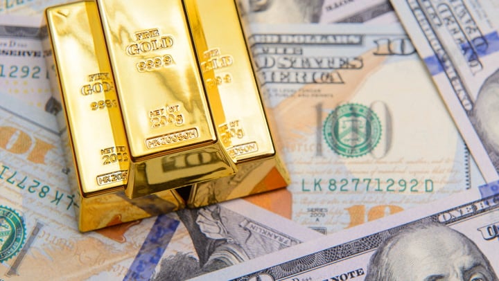 Barrick Gold Falls, Newmont Rises As Miners Agree On IPO
